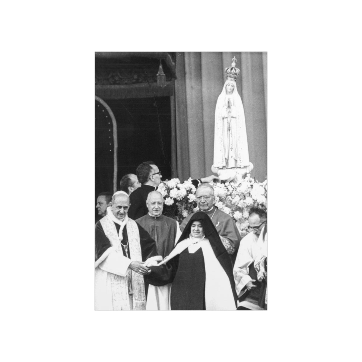 Pope Paul VI With Sister Lúcia In Fatima Print Poster